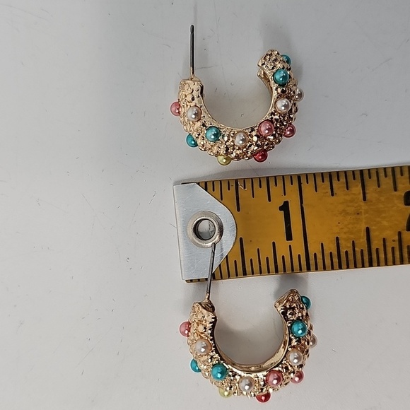 International Inspiration Earrings Chunky Textured Gold Based  w Colored Pearls - Picture 7 of 8